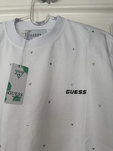 m Beden Guess tshirt
