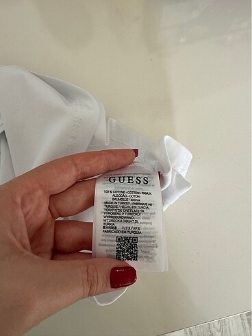 l Beden beyaz Renk Guess tshirt