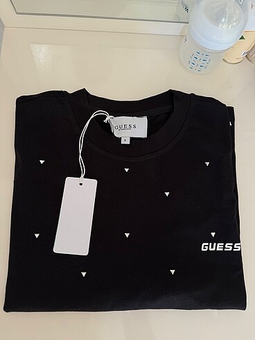 Guess tshirt