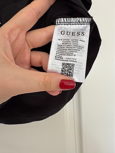 m Beden siyah Renk Guess tshirt
