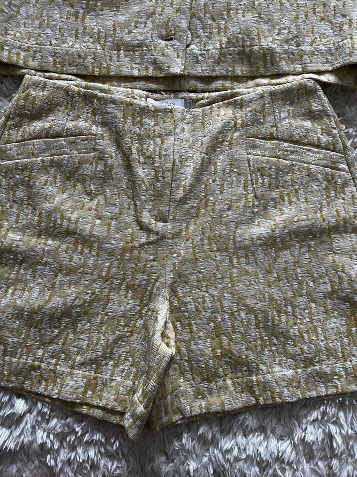 Kısa Kollu Düğmeli Altın Rengi Kadın Takım - Görsel 2