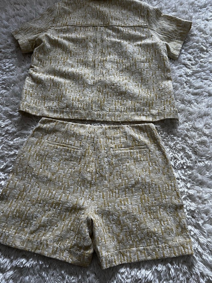 Kısa Kollu Düğmeli Altın Rengi Kadın Takım - Görsel 4