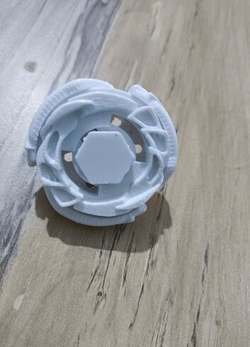 Tüm Beyblade yedek parçaları için iletişime geçebilirsiniz TAKAR