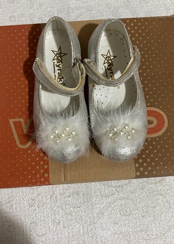 Kız Çocuk Beyaz Kürklü Nakışlı Babet - Görsel 2