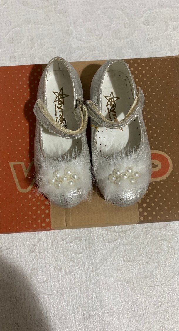 Kız Çocuk Beyaz Kürklü Nakışlı Babet - Görsel 2