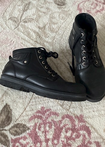 Siyah Bağcıklı Minimalist Erkek Bot - Görsel 2