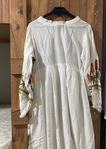 Uzun Kollu Nakışlı Bohem Beyaz Elbise - Görsel 3
