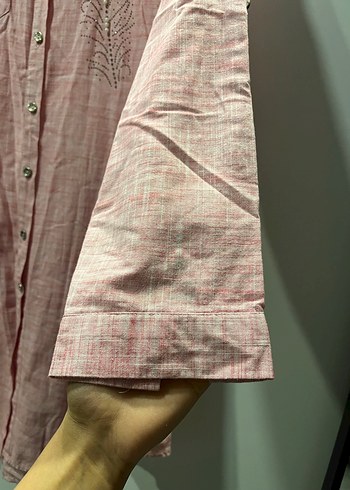 Pembe Nakışlı Uzun Keten Gömlek - Görsel 4