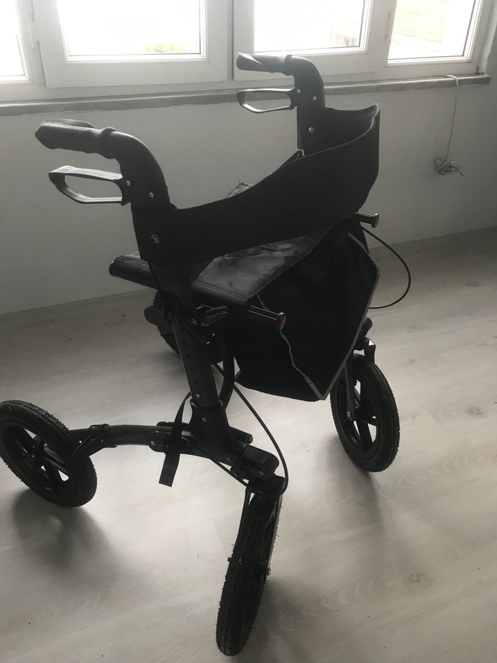 Siyah Katlanabilir Yürüme arabası Almanyadan aldım - Görsel 3