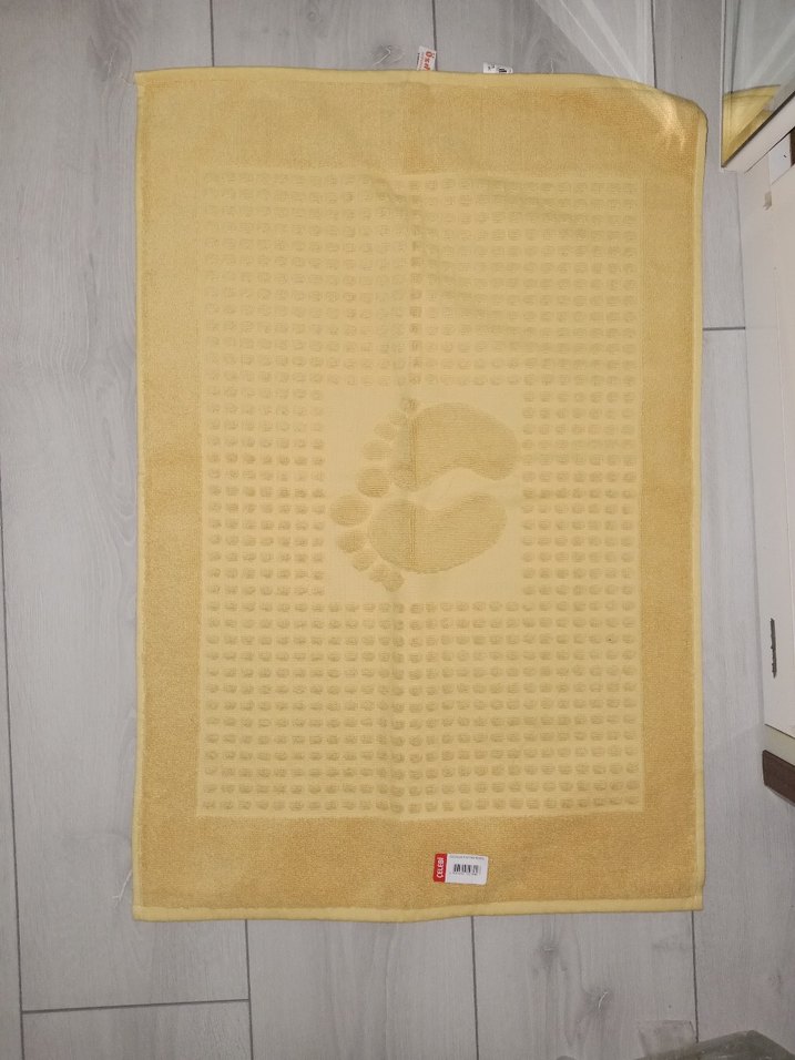 Ayak İzli Sarı Banyo Havlusu - Görsel 2