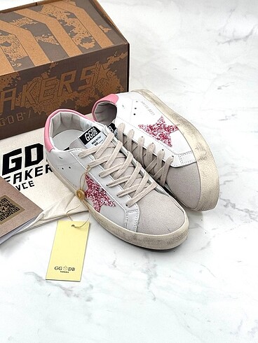 37 Beden beyaz Renk GOLDEN GOOSE PEMBE