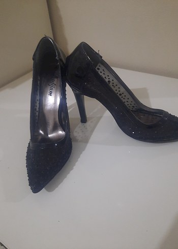 Siyah Parlak Detaylı Stiletto Topuklu Kadın Ayakkabı