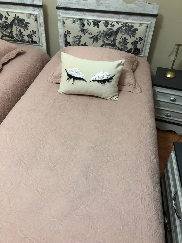 Nakışlı Pastel Pembe Yatak Örtüsü - Görsel 2