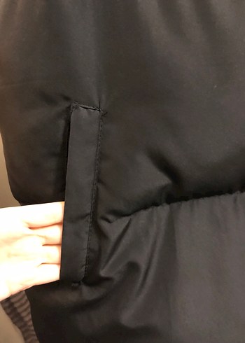 Siyah Fermuarlı Yüksek Yakalı Kadın Yelek - Görsel 4