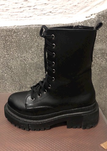 Kutulu Siyah Deri  Topuklu Bot - Görsel 3