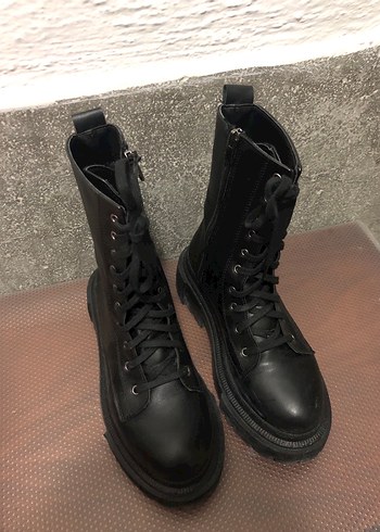 Kutulu Siyah Deri  Topuklu Bot - Görsel 4