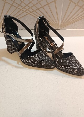 37 Beden Stiletto