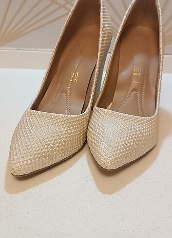 Asymmetry Stiletto