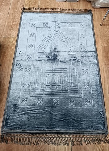 Peluş seccade kaymaz tabanlı 