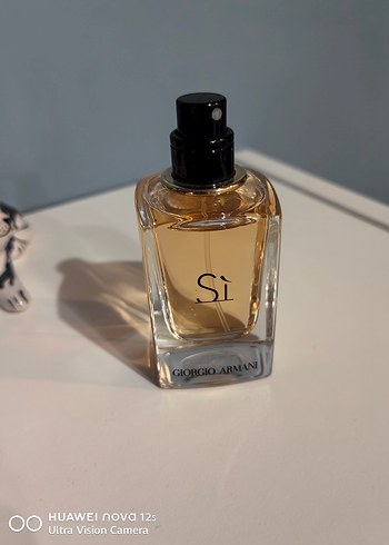 Giorgio Armani Si Kadın Parfümü 30 Ml kapaksız