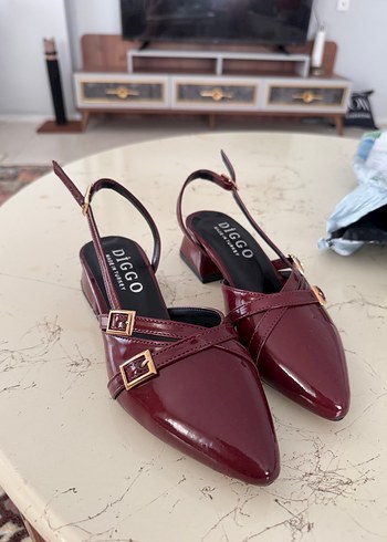 Bordo Parlak Yılan Desenli Tokalı Stiletto
