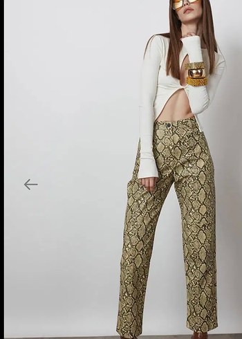 Kahverengi Parlak Yılan Desenli Kemerli Kadın Pantolon - Görsel 3