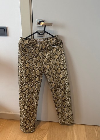 Kahverengi Parlak Yılan Desenli Kemerli Kadın Pantolon - Görsel 5
