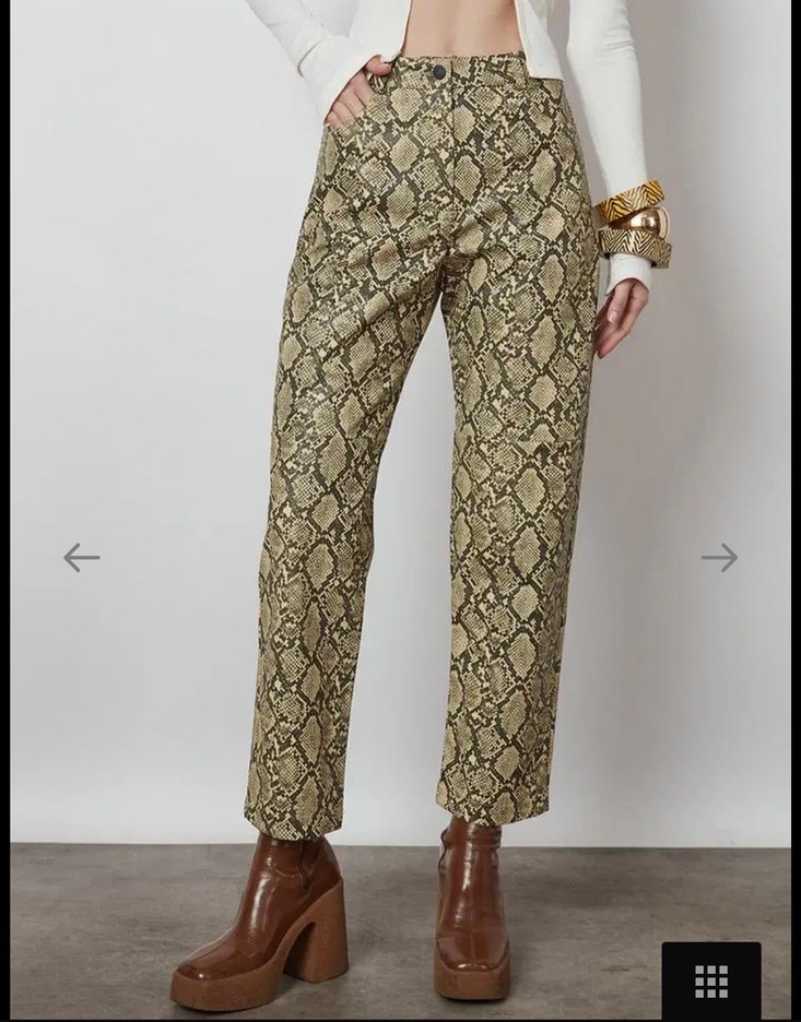 Kahverengi Parlak Yılan Desenli Kemerli Kadın Pantolon - Görsel 4