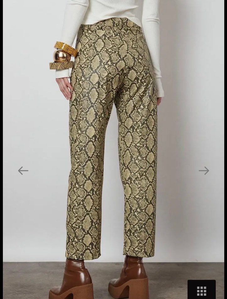 Kahverengi Parlak Yılan Desenli Kemerli Kadın Pantolon - Görsel 2