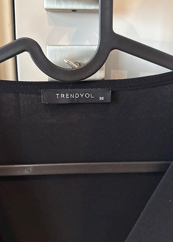 V Yakalı Uzun Kollu Siyah Bluz - Görsel 3