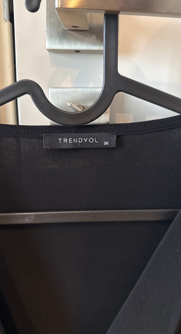 V Yakalı Uzun Kollu Siyah Bluz - Görsel 3