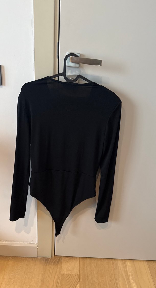 V Yakalı Uzun Kollu Siyah Bluz - Görsel 4