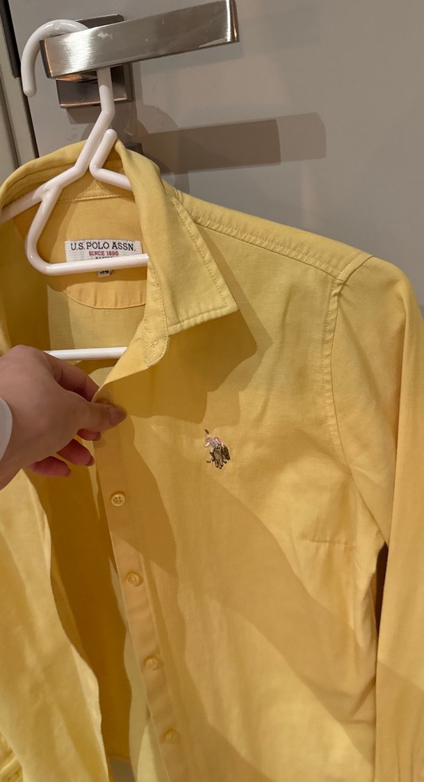 Sarı Düğmeli Keten Gömlek - Görsel 2