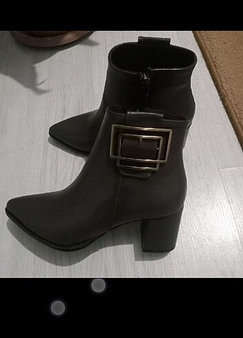 Ester tokalı yeni sezonun gözdesi şık aksesuarlı bilek boy çizme - Görsel 5