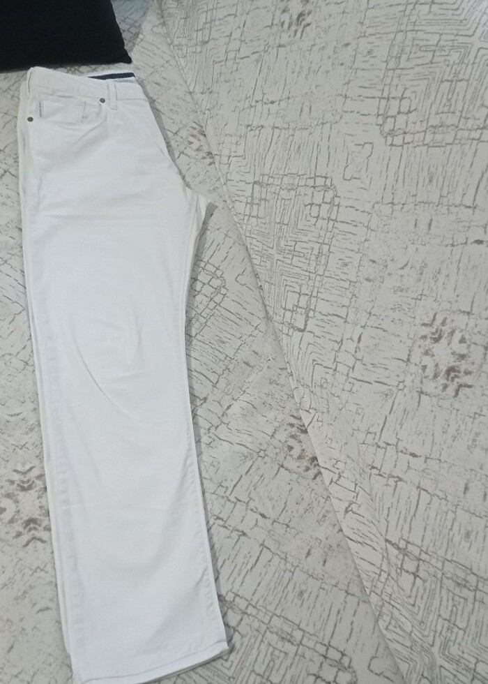 Armani jeans beyaz kot pantolon sıfır ayarında hiç bir sıkıntısı - Görsel 2
