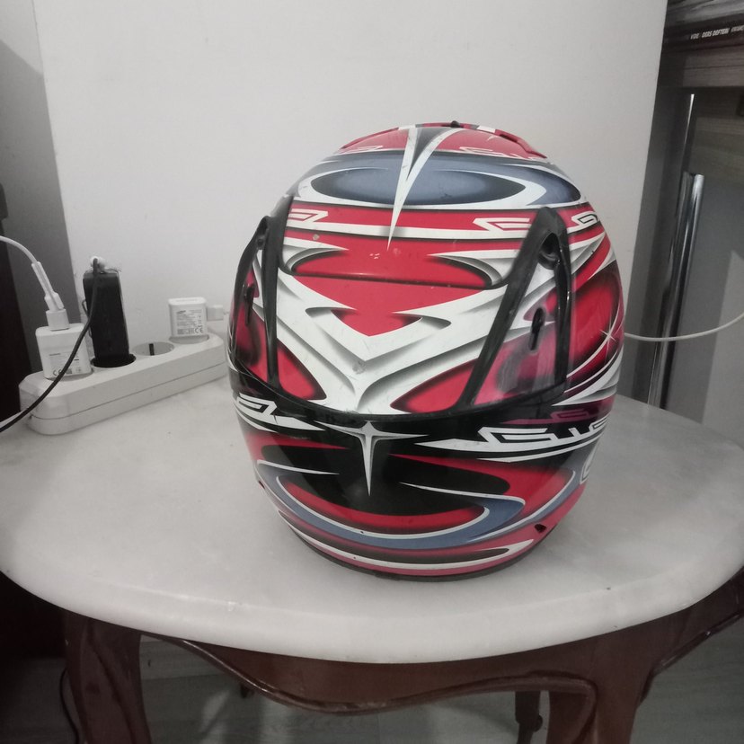 orjinal shoei marka.Renkli Baskılı Kemerli Motosiklet Kaskı - Görsel 3