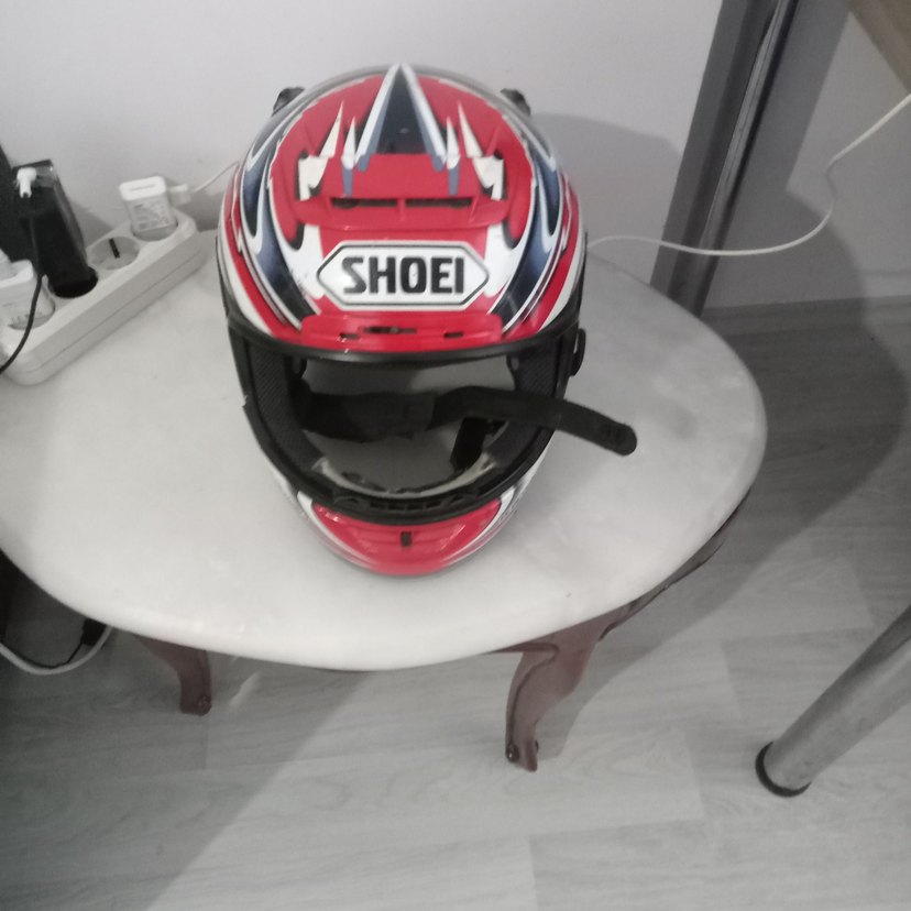orjinal shoei marka.Renkli Baskılı Kemerli Motosiklet Kaskı - Görsel 2