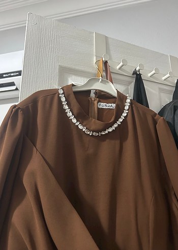 Boncuk İşlemeli  Uzun Kahverengi tesettür abiye Elbise - Görsel 3