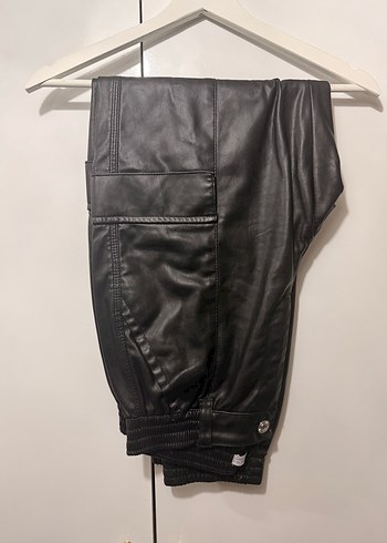 Bershka Siyah Deri bomber pantolon - Görsel 4