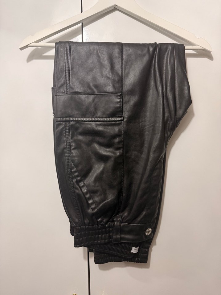 Bershka Siyah Deri bomber pantolon - Görsel 4