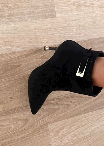 Siyah Süet Tokalı Stiletto Topuklu Kadın Bot - Görsel 2