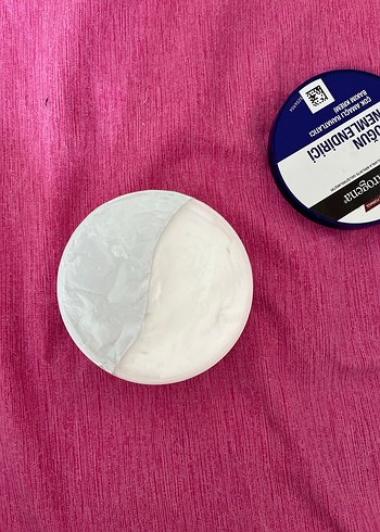 Neutrogena Yoğun Nemlendirici Bakım Kremi - Görsel 3