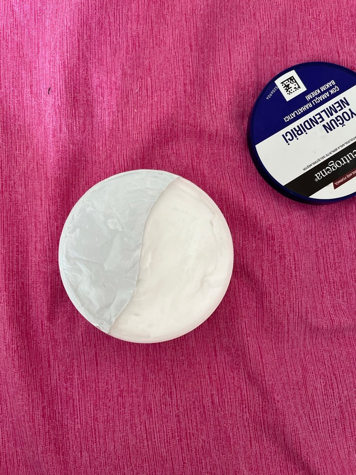 Neutrogena Yoğun Nemlendirici Bakım Kremi - Görsel 3