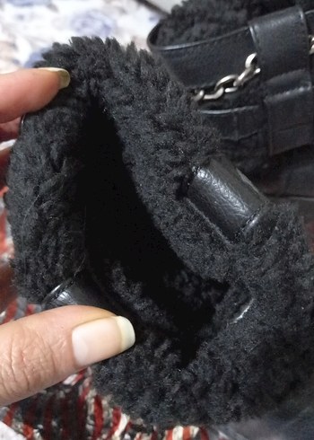 Zincir Detaylı Siyah Yılan Desenli Deri Bot - Görsel 4