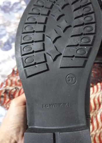 Zincir Detaylı Siyah Yılan Desenli Deri Bot - Görsel 5