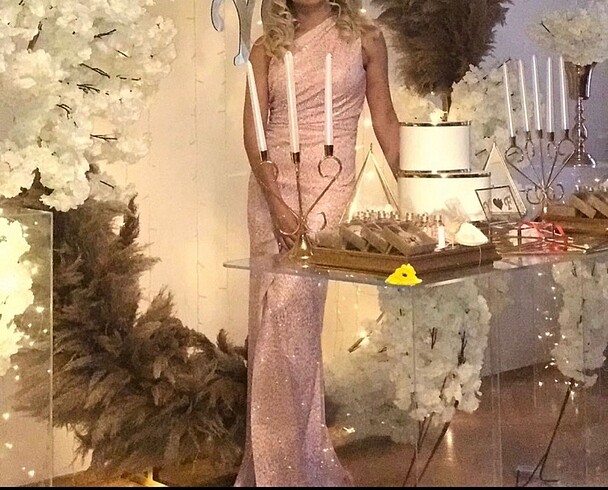 Nişan elbisesi