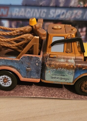 Pixar Cars Dr. Abschlepp Wagen Mater