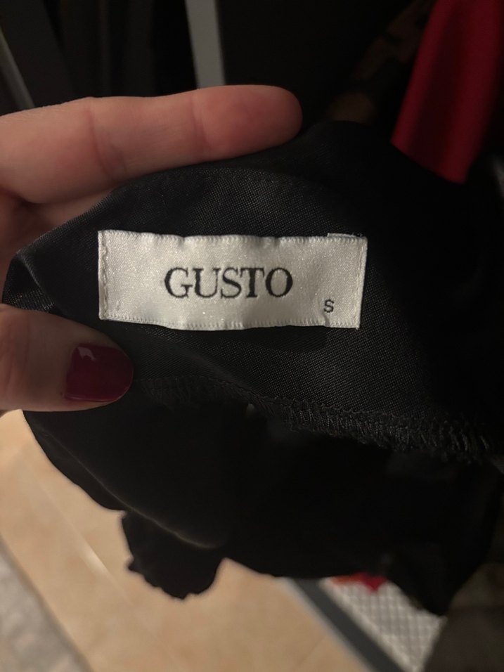 Siyah Çiçek Desenli Tek Omuz Uzun Abiye - Görsel 3