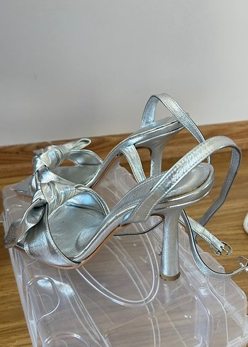 Gri Metal Tokalı Stiletto Kadın Topuklu Ayakkabı - Görsel 3