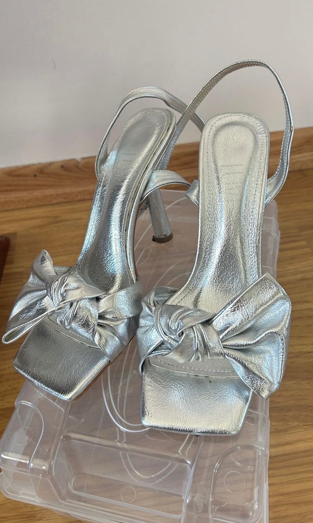 Gri Metal Tokalı Stiletto Kadın Topuklu Ayakkabı - Görsel 2